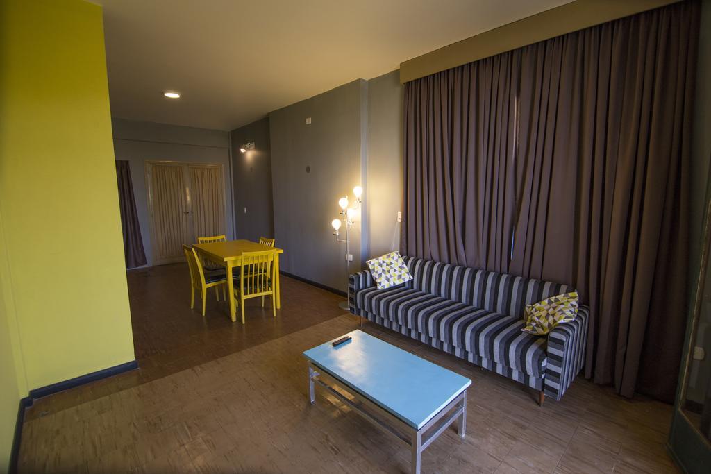 City Hotel Posadas Bagian luar foto