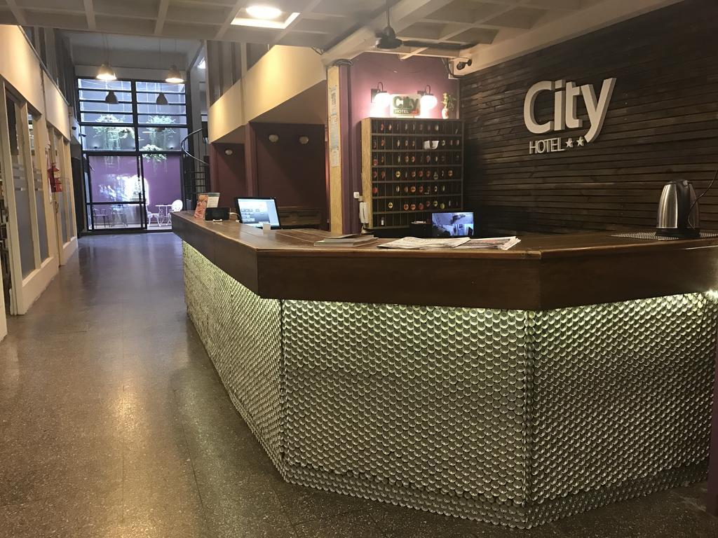 City Hotel Posadas Bagian luar foto