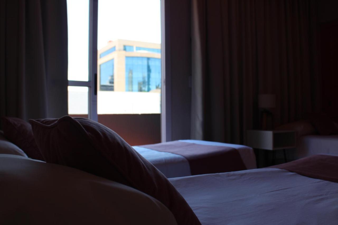 City Hotel Posadas Bagian luar foto