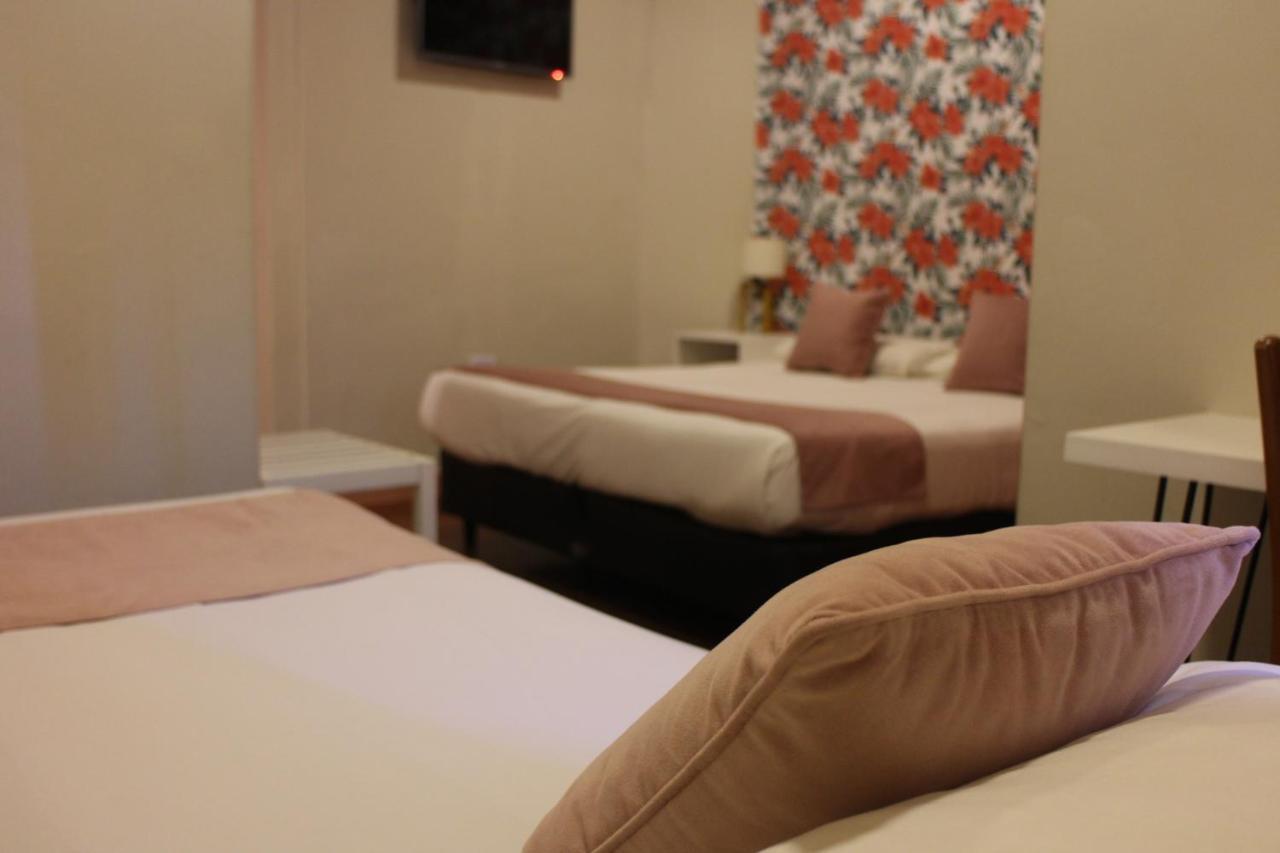 City Hotel Posadas Bagian luar foto
