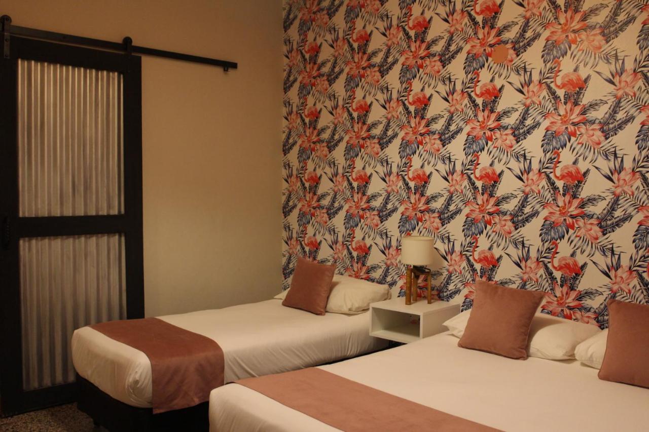 City Hotel Posadas Bagian luar foto