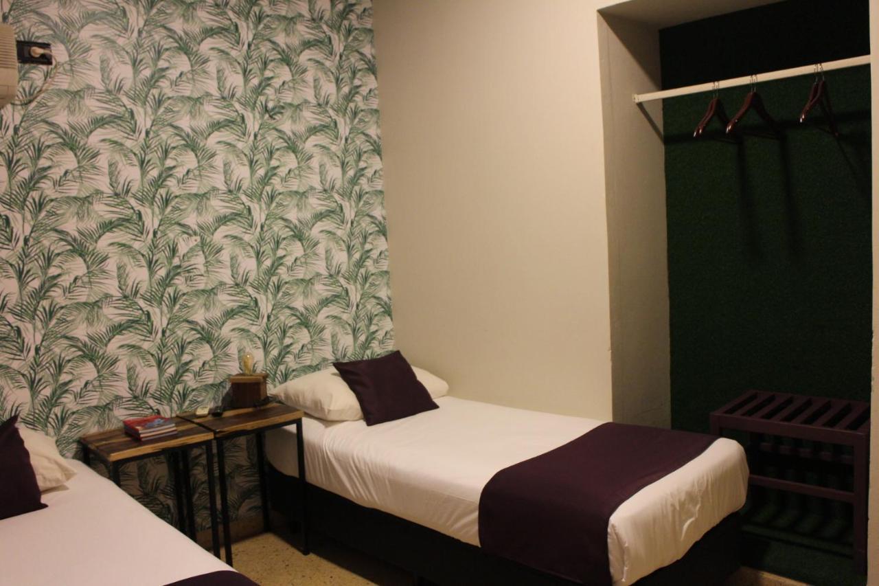 City Hotel Posadas Bagian luar foto