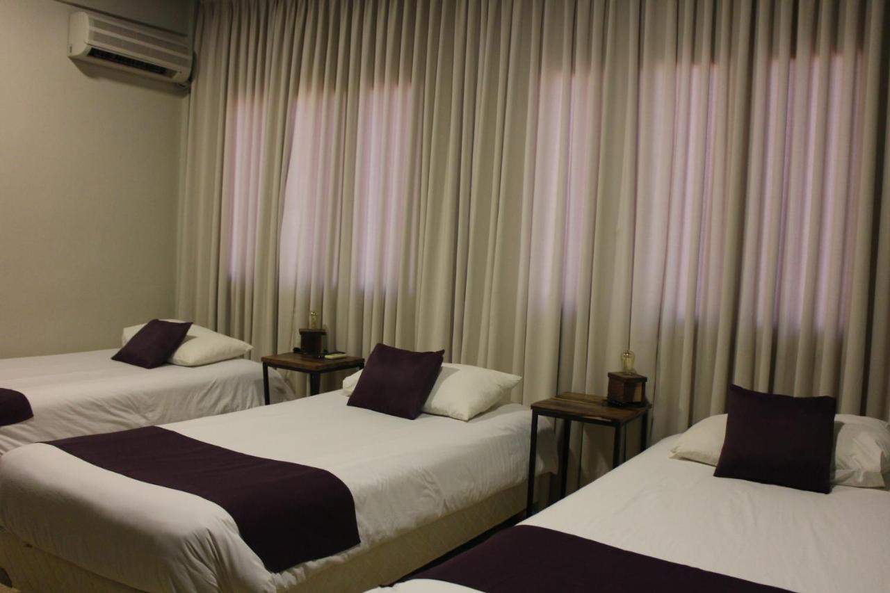 City Hotel Posadas Bagian luar foto
